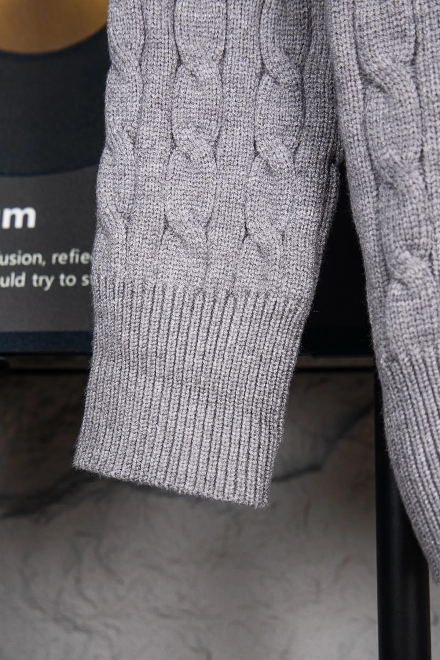 P240 Ralph Lauren 2025ss new twist sweater button cardigan. The fabric is made of imitation cashmere fabric. A full set of customized accessories. The highest version on the market. Color: Navy blue, black, white and gray. Size: S-XL.